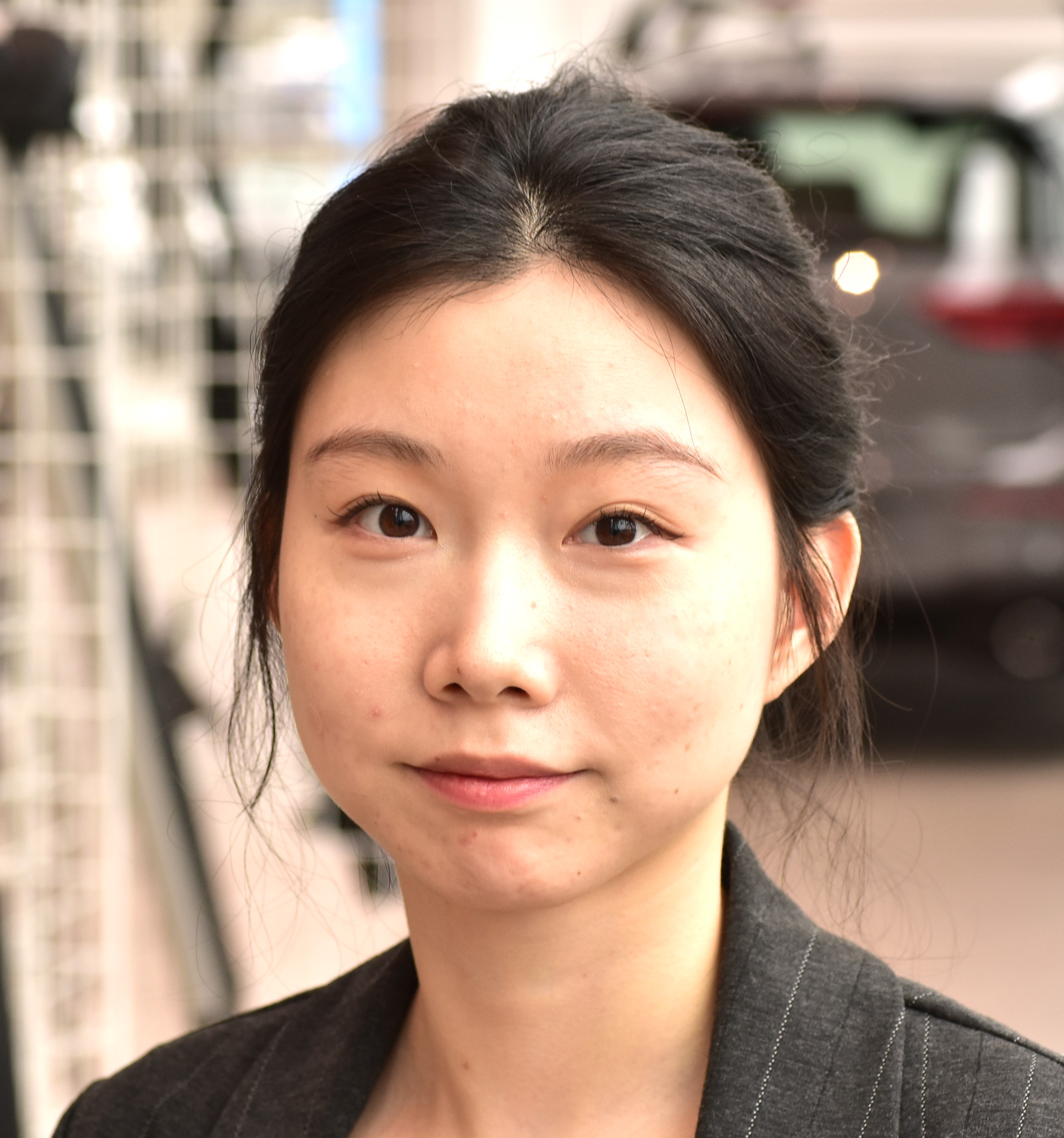 Delivery Specialist Lydia Qi